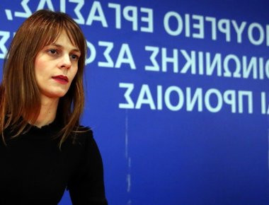 Έφη Αχτσιόγλου:  «Σταθερή μείωση της ανεργίας - Στο 21,7% τον Απρίλιο του 2017»